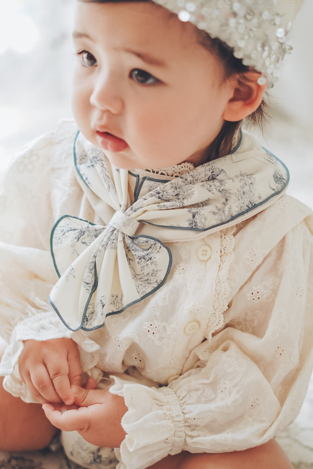 Scarf-style Bib "STAIF"