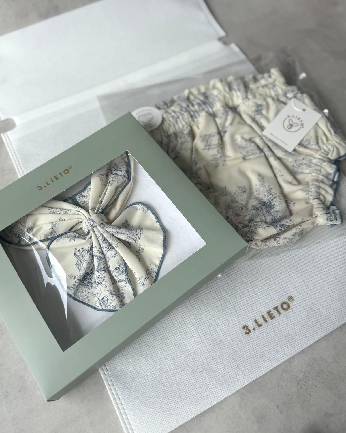 Self Gift Wrapping
